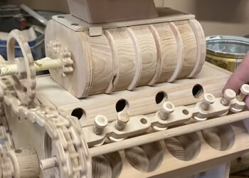 Ako si postaviť motor V8 … z dreva