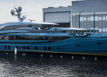 Phi: Jedinečná športová jachta je už na vode