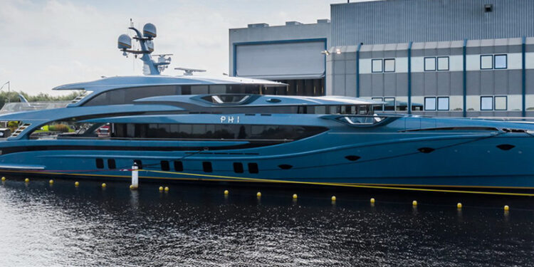 Phi: Jedinečná športová jachta je už na vode