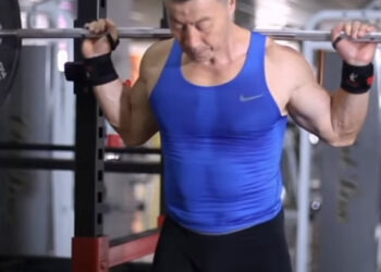 Jeho telo mu môžu závidieť nielen rovesníci