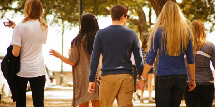 Ak má muž veľa kamarátok, tak v očiach iných žien …