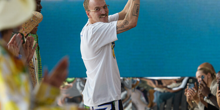 Nikolaj Storm získava cenu Zalando Sustainability Award v rámci Copenhagen Fashion Week