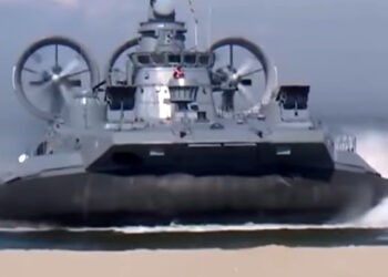 Status najväčšieho výsadkového vznášadla má Projekt 1232.2