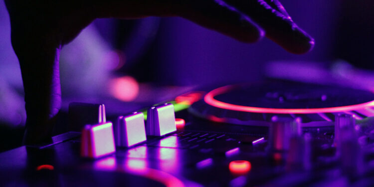 Kvalitná hudba pred víkendom: Kto má čo nové?