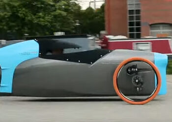 Britský cyklomobil to vie pekne rozbehnúť