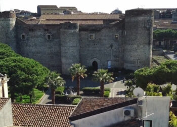 Hrady a zámky Európy: Ursino odolalo zemetraseniam aj sopke