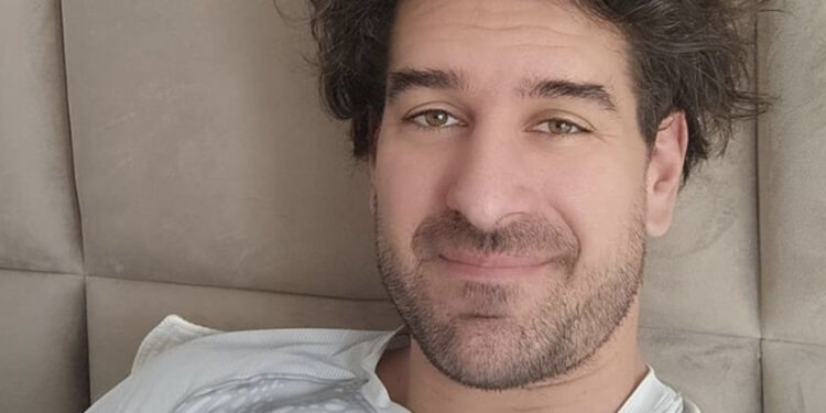 Toto že je ten elegán Valábik? Čo to má s vlasmi?