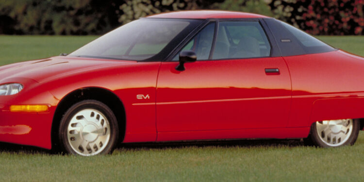 „Neexistujúci“ elektromobil, ktorý predbehol značku Tesla – GM EV1