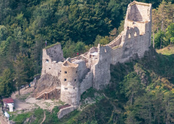 Hrady a zámky Európy: Revište