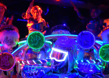 Bláznivá reštaurácia v znamení gýčového sci-fi