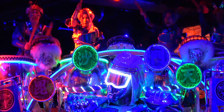 Bláznivá reštaurácia v znamení gýčového sci-fi