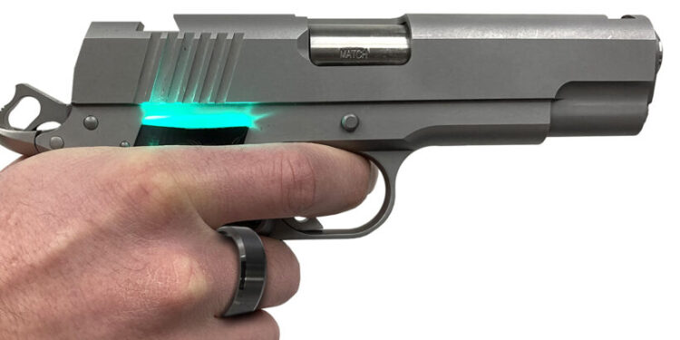 Po smartfónoch prichádzajú aj inteligentné pištole