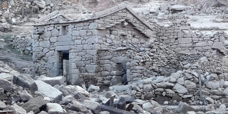 Z bývalej vodnej nádrže je dedina duchov