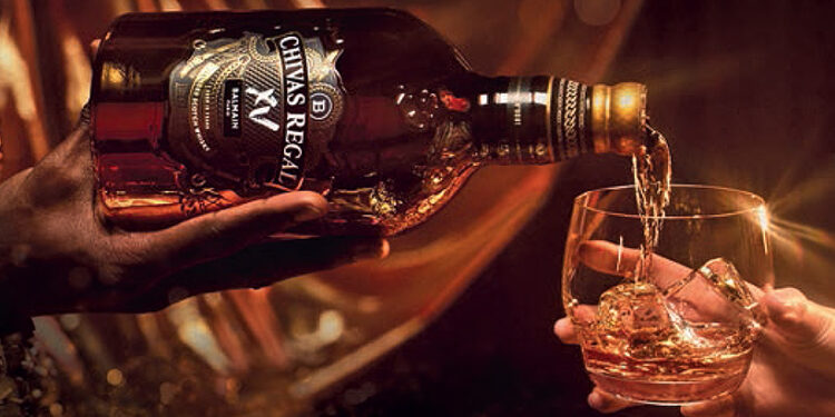 Čo tak ochutnať Balmain X Chivas XV Gold Edition?