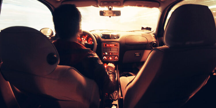 Verte tomu, že je najvyšší čas poriadne vydrhnúť auto zvnútra