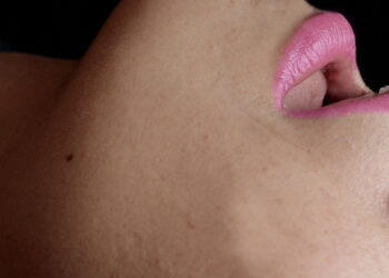 Medzi výškou zárobku a sexualitou páru to môže iskriť