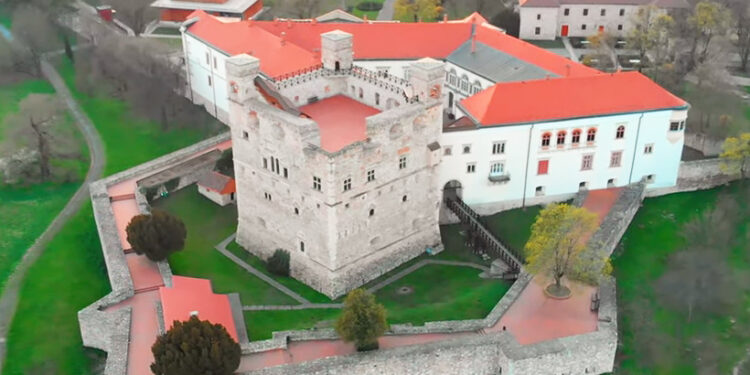 Hrady a zámky Európy: Blatnopotocký hrad