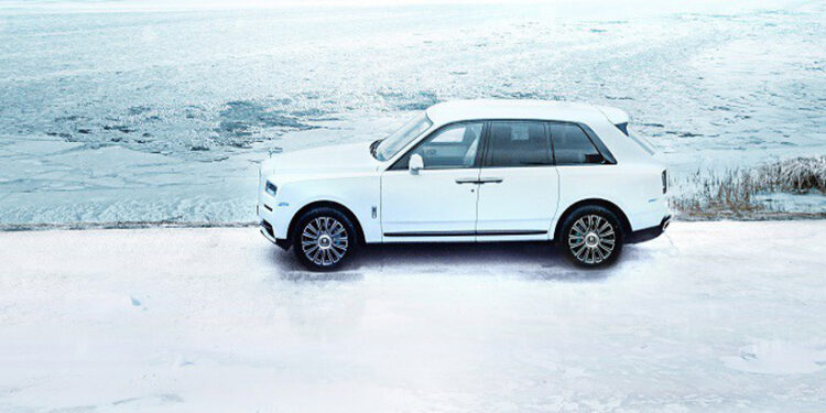 Zimná rozprávka s Rolls Royce Cullinan Frozen Lakes