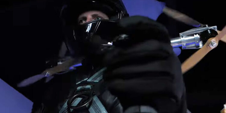 Splnil si detský sen. Lieta na svojom