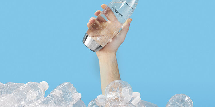 Menej plastu znamená viac života. Vymeňte fľaše za fľašu a Zem aj peňaženka sa vám poďakujú