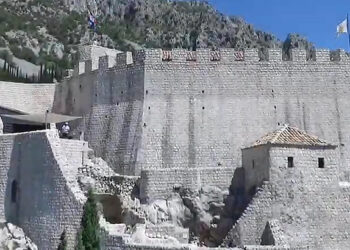 Hrady a zámky Európy:  Pevnosť Sokol