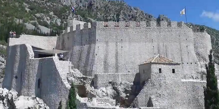 Hrady a zámky Európy:  Pevnosť Sokol