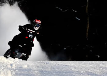 Nakopni mašinu a jazdi ako Arttu Stenberg