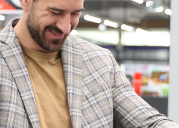 Kupuje auto alebo korčule? Valábik si vyberal nové auto, jeho veľkosť vás rozosmeje