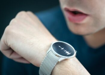 Budúcnosť wearables: Laser na kožu a preklad priamo pred očami