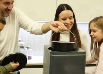 Náklady na domácnosť vám pomôže ušetriť aj kompostér FoodCycler. Dokonca viackrát