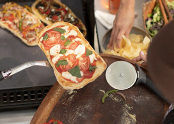 Pizza z grilu? Len sa po nej zapráši a okraje sa zjedia prvé!