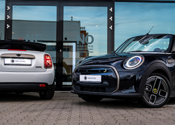 Dva elektrické modely z limitovanej edície 999 vozidiel MINI Cooper SE Cabrio si môžu zákazníci pozrieť a zakúpiť u bratislavského predajcu MINI Auto Palace