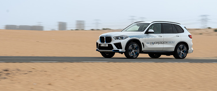BMW iX5 Hydrogen a testovacie jazdy v púšti – vysoký výkon v extrémnych podmienkach
