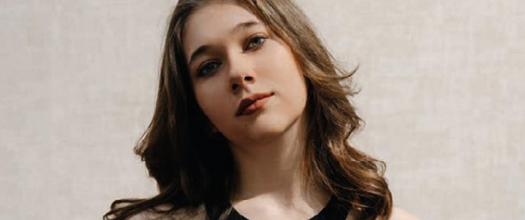 VYCHÁDZAJÚCA HVIEZDA Martina