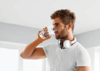 Koľko vody denne by ste mali vlastne vypiť?