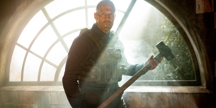 Jason Statham opäť v kinách – akčný film Working Man mu napísal Sylvester Stallone