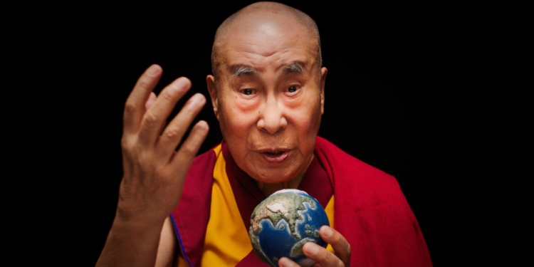 Dalajláma, duchovný vodca Tibeťanov, mieri do kín: Film Múdrosť šťastia ponúka stretnutie s ním z očí do očí