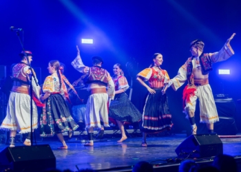 Rock a folklór na jednom pódiu:  ICONITO a Čarovné ostrohy roztancovali fanúšikov výročným koncertom!  ICONITO mieri z výročných koncertov do USA! Na oslavách 10. výročia zaznela aj novinka s Petrom Lipom