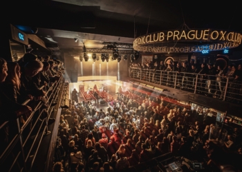 Skupina Lucie pokrstila vinylový singel a predstavila live verziu megahitu Panic!