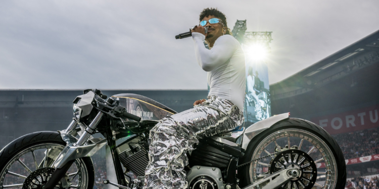 BEN CRISTOVAO SI PODMANIL EDEN! VYPREDAL PRAŽSKÝ FUTBALOVÝ ŠTADIÓN PRE 30 000 ĽUDÍ A OZNÁMIL NOVÝ ALBUM