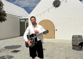 Spevák Bystrík predstavuje letný hit Obyčajný deň, klip nakrúcal v slovenskom Toskánsku!