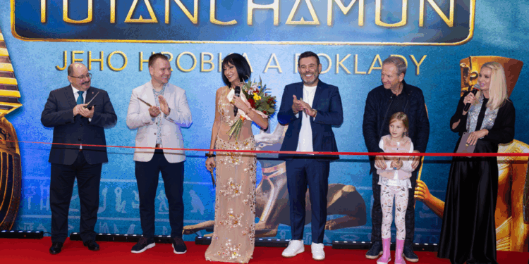Faraón v Bratislave! Výstava Tutanchamon – jeho hrobka a poklady očarila známe osobnosti aj verejnosť.