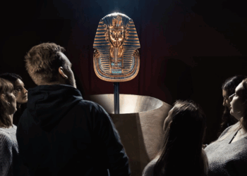 Fascinujúca výstava Tutanchamon – jeho hrobka a poklady očaruje návštevníkov aj známe tváre.