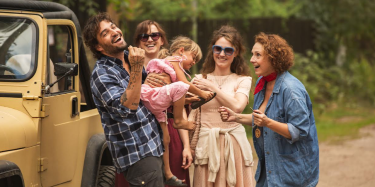 Romantická komédia Nečakané leto pripomína, že nie všetko sa dá naplánovať