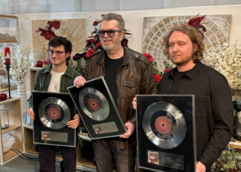 Richard Müller získal dvojnásobnú platinu za album Slovenská strela a predstavuje nový klip Zub času venovaný manželke!