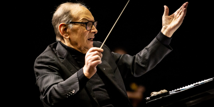 Morricone prichádza do Bratislavy. Jeho odkaz oživí syn Andrea aj slovenský fotograf, ktorý stál po jeho boku!