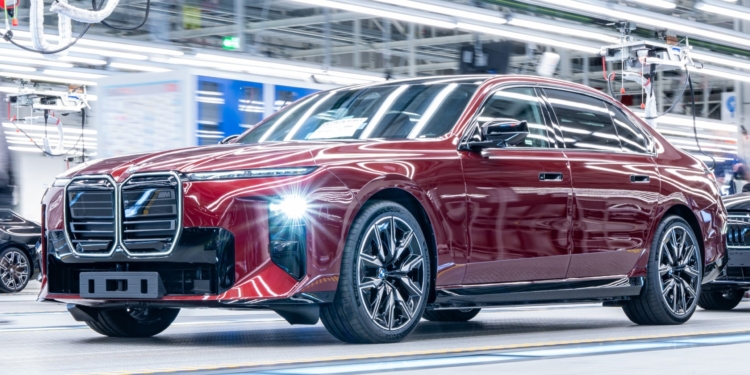 Luxus z Dingolfingu – návšteva rodiska vlajkovej lode značky BMW.